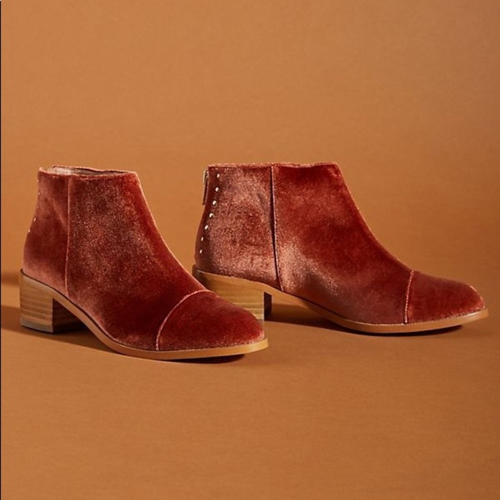 NIB Anthropologie Velvet Round Toe Bootie 7.5